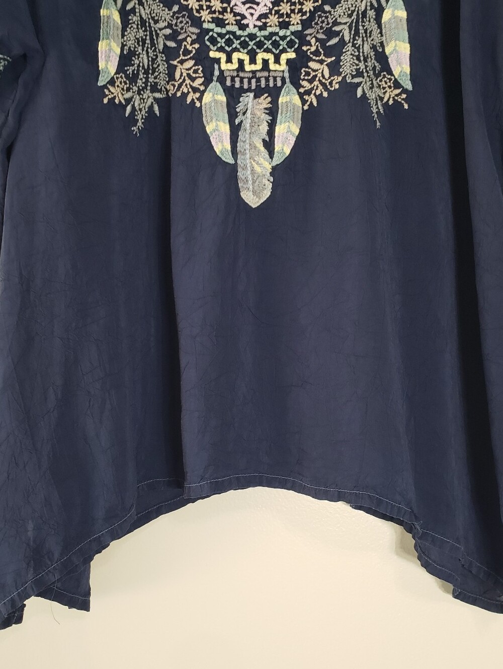 Johnny Was Embroidered Short-Sleeve Boho Top Large Navy Blue Cupra Rayon Western - Picture 3 of 15